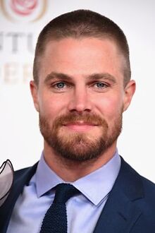 Stephen Amell, 'Outlander' star to be at Wizard World Chicago