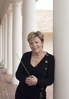Ravinia extends lesbian conductor's contract through 2025, announces 'Breaking Barriers'